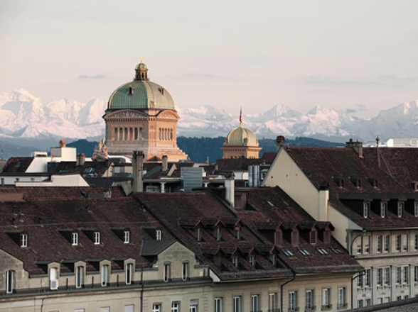 La regione della capitale svizzera comprende zone dei Cantoni di Berna, Friburgo, Vallese, Neuchâtel e Soletta.