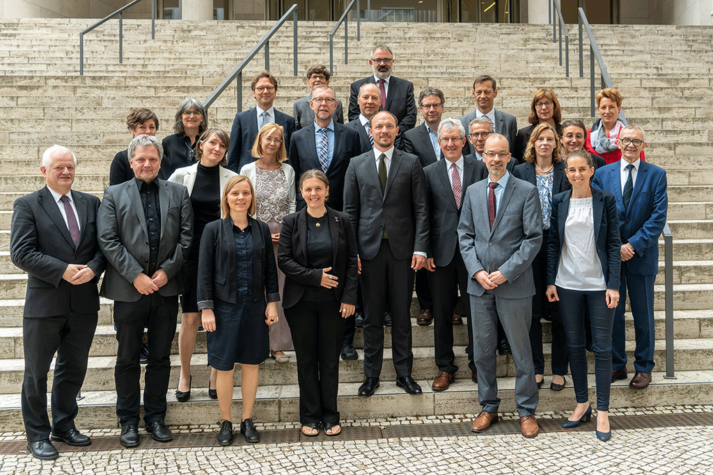 Photo de Maria Lezzi avec le comité consultatif allemand du développement territorial.