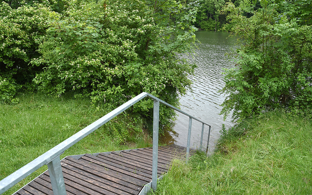 Grâce à sa nouvelle infrastructure, le lac de Gübsen invite également à la baignade.